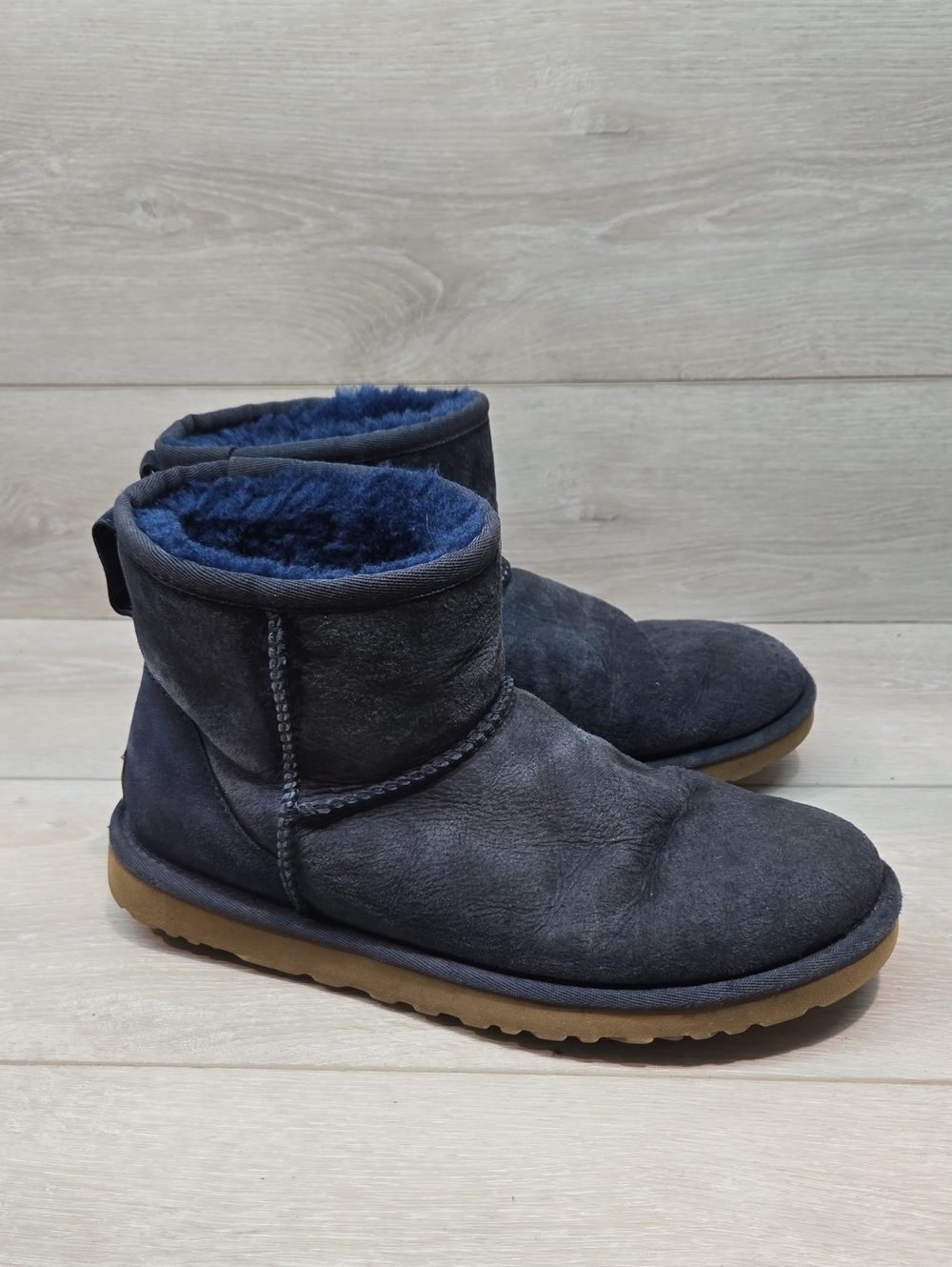 UGG Australia Women 5854 Navy Suede Short Shearling Boots Shoes Sz 8